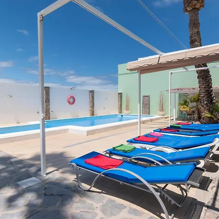 Willa Amazing Canarian To Rent